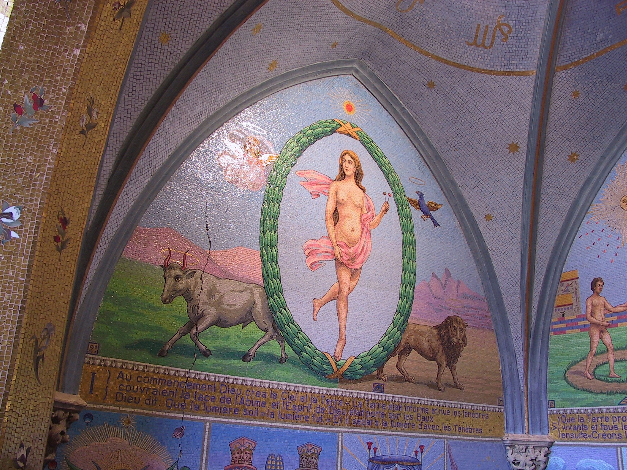 chapelle bleue mur nord est.jpg (905443 octets)