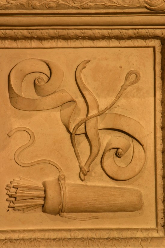 Hotel Lallemant arc et fleche.jpg (91733 octets)
