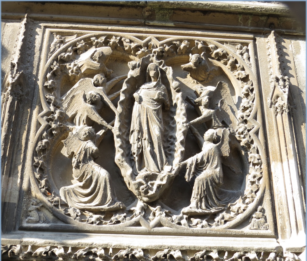 Vierge_assomption1.jpg (474535 octets)